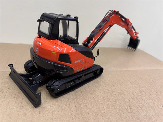 Universal Hobbies KUBOTA KX080-4 Crawler Excavator 1:24 Truck Pre-built Model