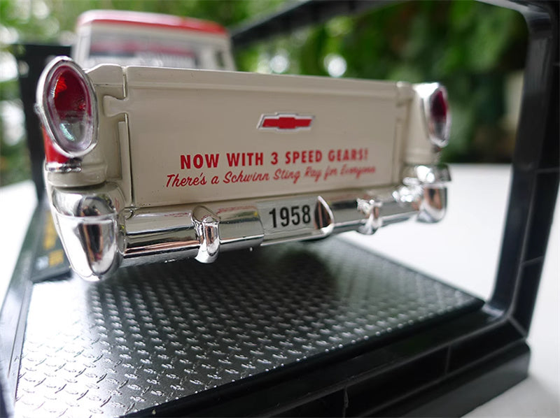 M2 Machines 1958  Chevrolet  Apache  Cameo  R105  Schwinn 1:24 Truck Pre-assembled Model Display