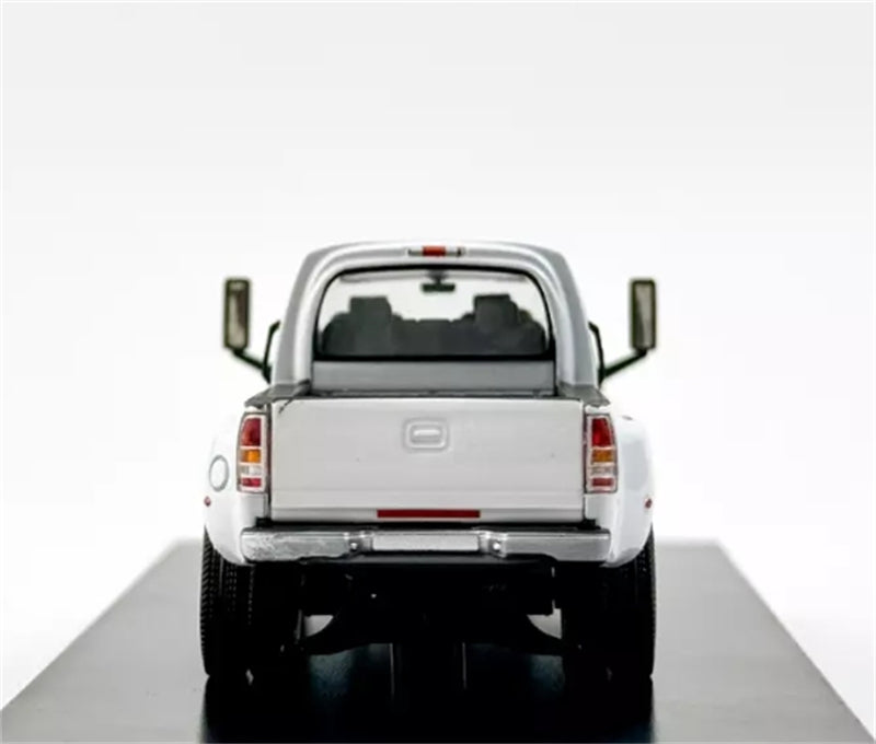 1:64 Chevrolet Kodiak Pickup White GOC DIECAST Limited Edition 450pcs ONLY Model