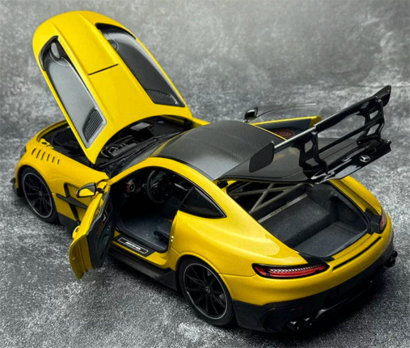 1:18 Mercedes-Benz AMG GT BLACK SERIES  yellow MINICHAMPS  DIECAST Model