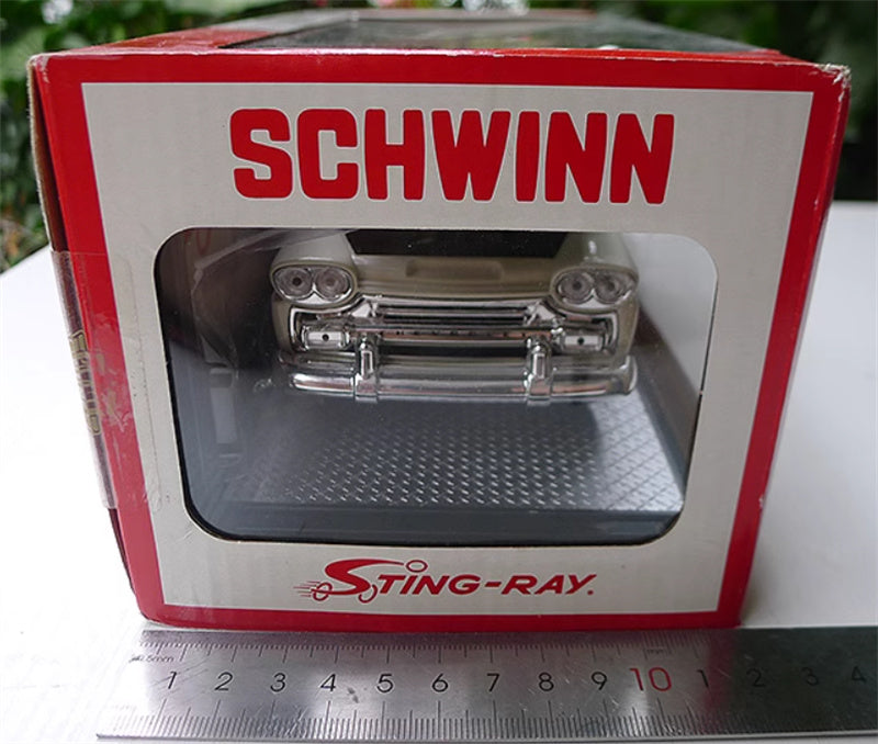 M2 Machines 1958  Chevrolet  Apache  Cameo  R105  Schwinn 1:24 Truck Pre-assembled Model Display
