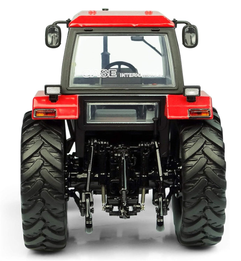 Universal Hobbies CASE International 1494-4WD Agricultural Tractor Red 1:32 Truck Pre-built Model