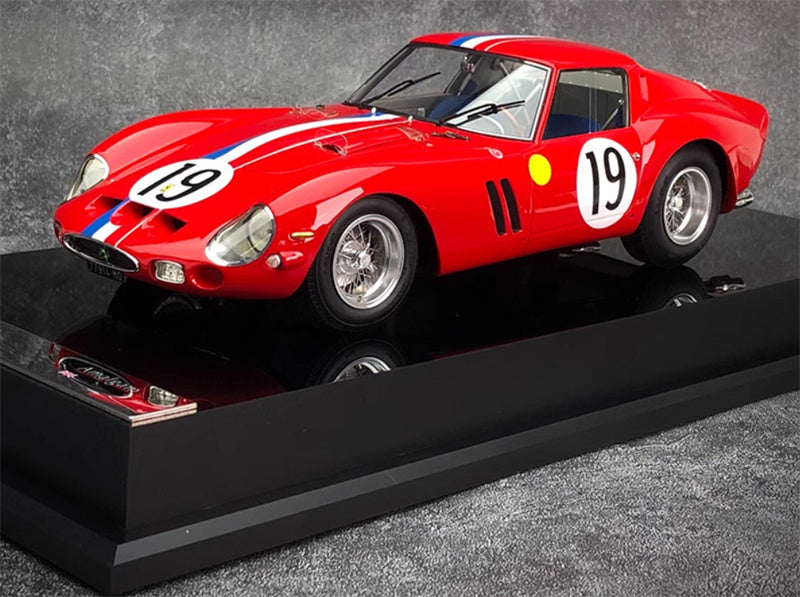 1:18 Ferrari 250GTO red Amalgam Le Mans #19 Resin Car Model view1