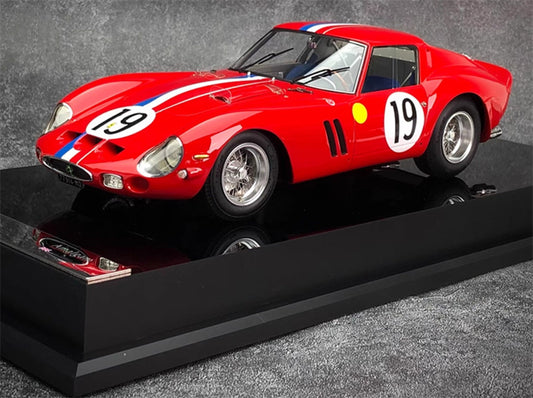1:18 Ferrari 250GTO red Amalgam Le Mans #19 Resin Car Model view1