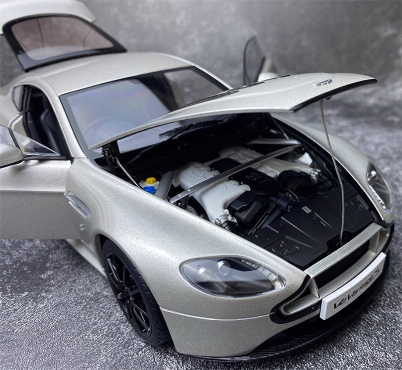 AUTOART Aston Martin V12 Vantage S 2015 Silver 1:18 Car Pre-built Model view10