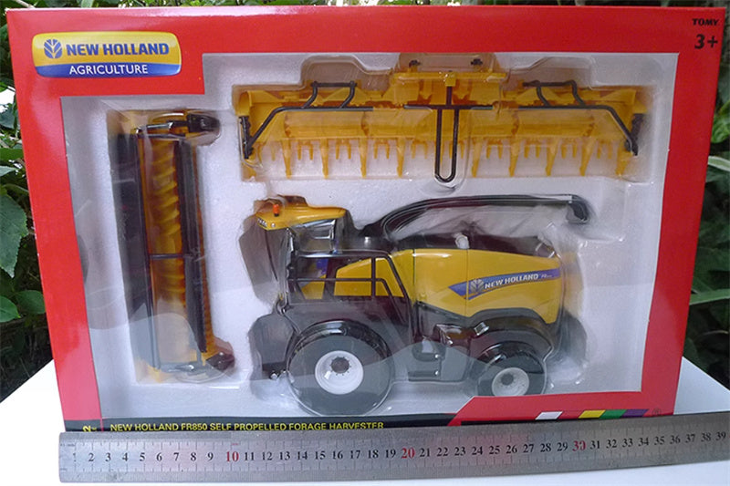 ERTL NEW HOLLAND FR850 SELF PROPELLED FORAGE HARVESTER Yellow out of print 1:32 Truck Pre-built Model