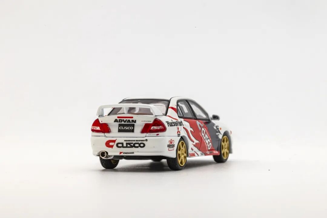 MOTORHELIX 1:64 Mitsubishi Lancer Evolution IV GSR Cusco diecast Model