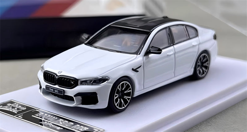 1:64 BMW M5 F90 Snow Mountain White Howie Model DIECAST Civil Car Model
