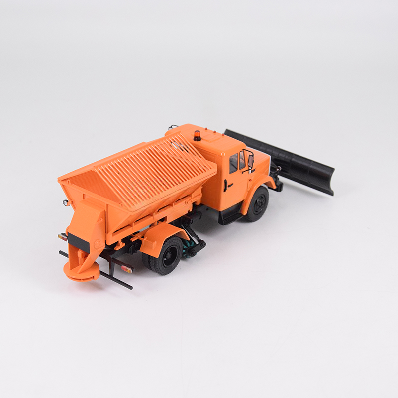 Modimio Russian Winter ZIL-4333 KO-829A 1:43 Truck Pre-built Model