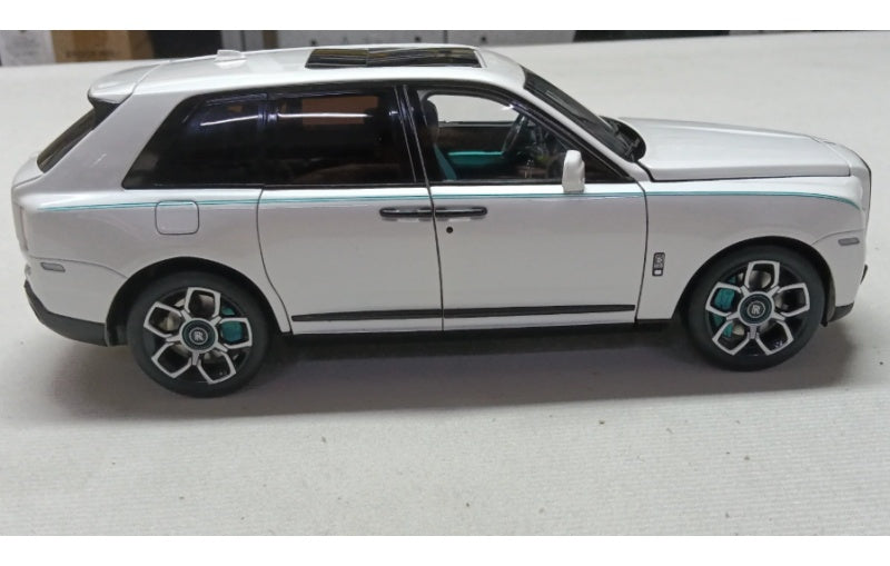 1:18 Cullinan Rolls-Royce BB wheel Limited Edition 200PCS ONLY White blue double waistline Diecast Model view6