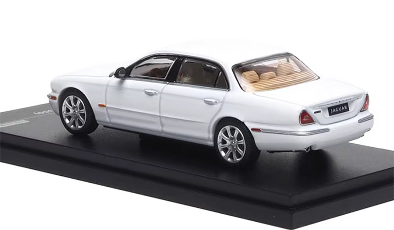 Almost Real Jaguar XJ6 X350 White 1:64 Car Pre-built Airliner Model Display view2