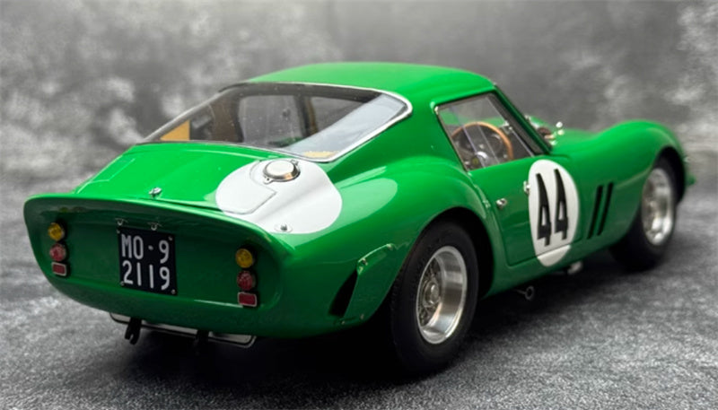 CMC Ferrari 250 GTO Silverstone 1963 David #44 Right hand drive Green Limited Edition 2000PCS ONLY 1:18 Car Pre-built Model view5