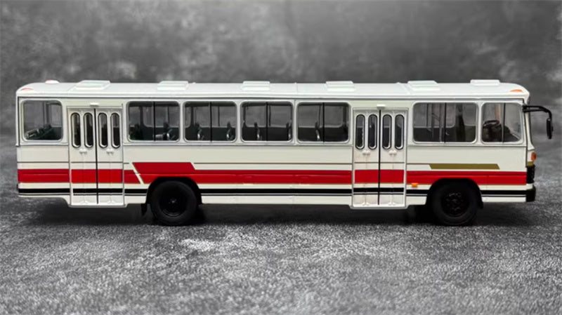 AUTO-GLIMPSE Huanghai DD6111CS Bus red white 1:64 Bus Pre-built Model view4
