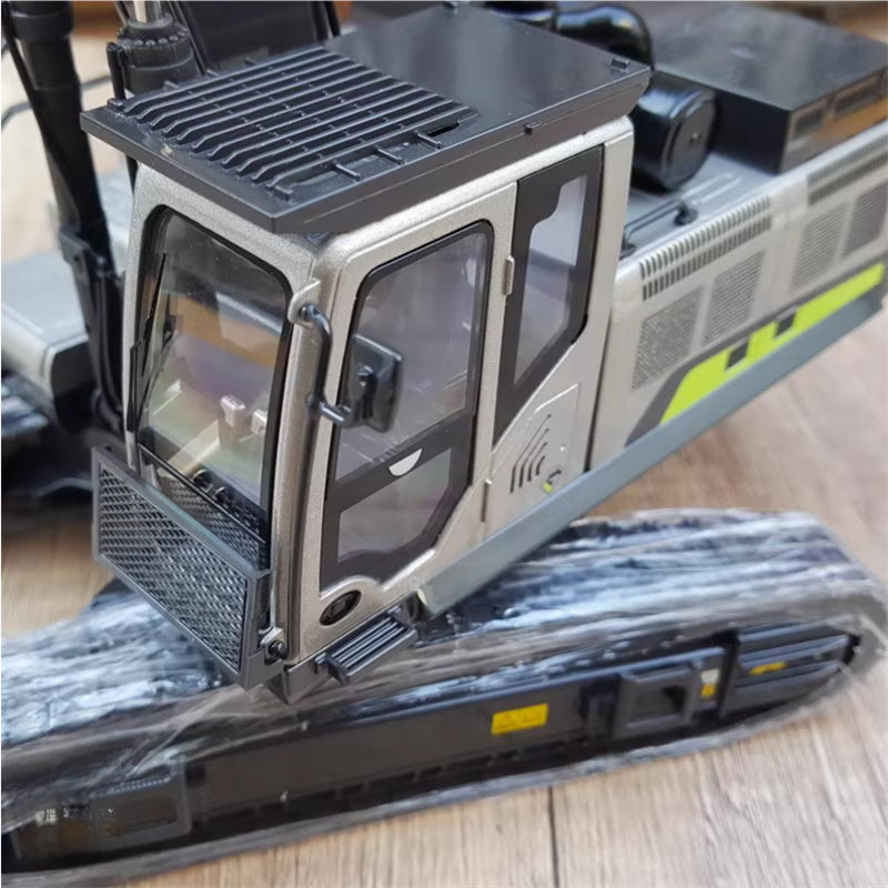 ZOOMLION ZE550G Large Excavator 1:35 Truck Pre-built Model