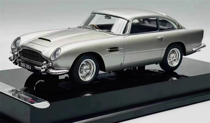 1:18 Aston Martin DB5 silver Amalgam Resin Car Model view1