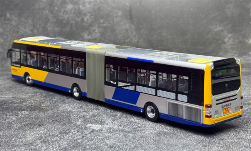 Beijing Public Transport Young Man JNP6181GVC 332 Road Articulated bus 1:64 Bus Pre-built Model view3