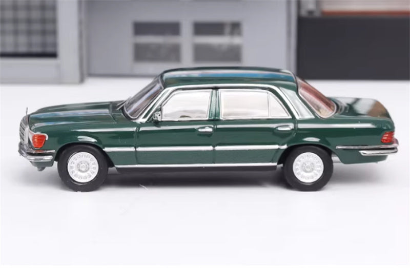 Max well Mercedes Benz S-Class 450SEL W116 metallic green 1:64 Car Pre-built Airliner Model Display view3