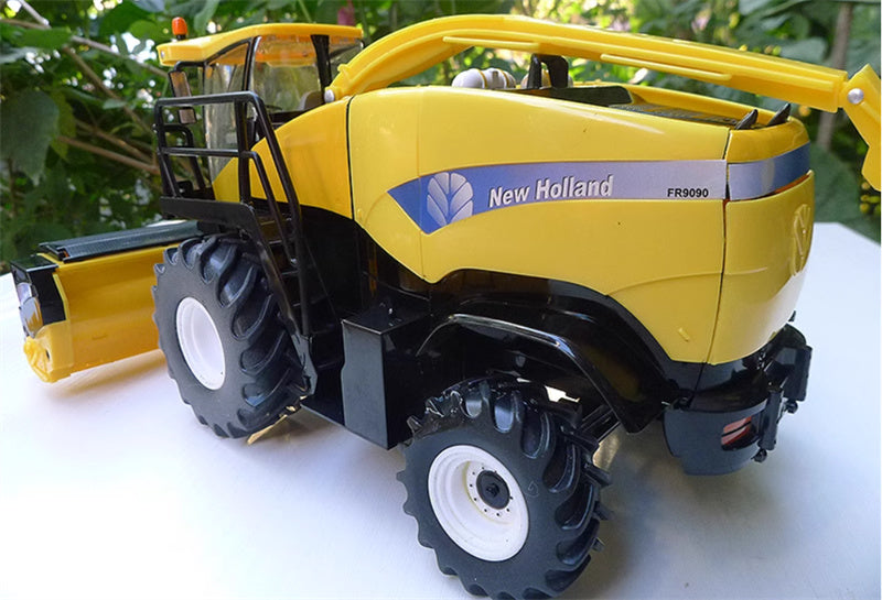 ERTL New Holland FR 9090 Self Propelled Forage Harvester Yellow 1:32 Truck Pre-built Model