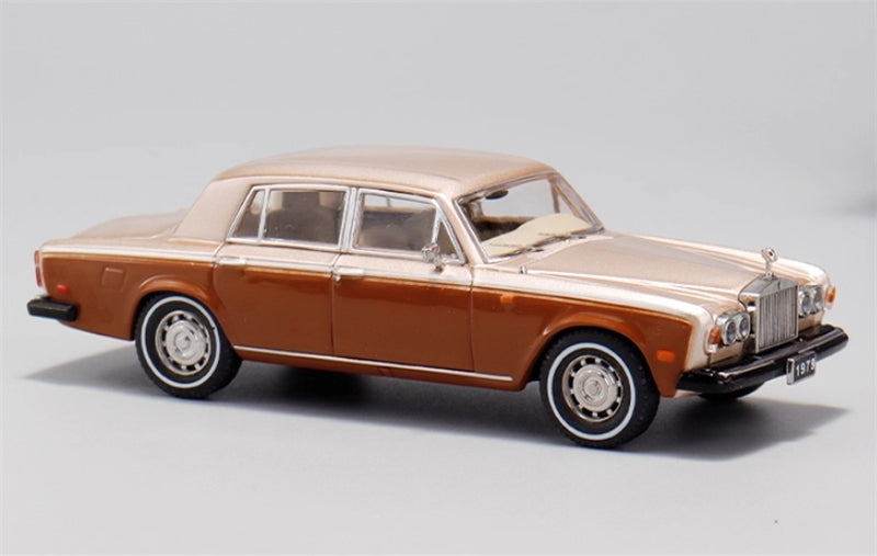 GFCC 1979 Rolls Royce Silver Shadow II Luxury Classic Car Gold Limited Edition 499PCS ONLY 1:64 car Pre-built Model view2