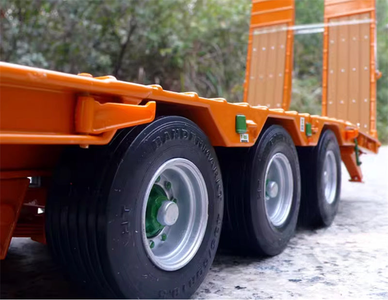 Universal Hobbies Dangreville PE 32 Flatbed trailer Orange 1:32 Truck Pre-built Model