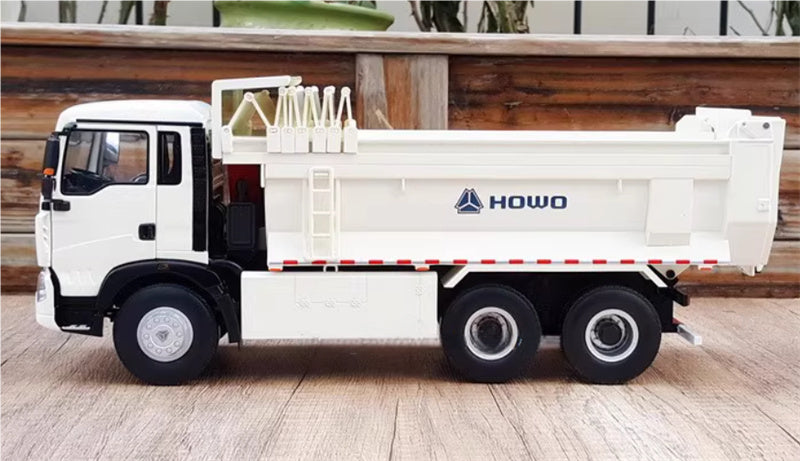 Sinotruk HOWO TX Dump Truck white 1:24 Truck Pre-built Model