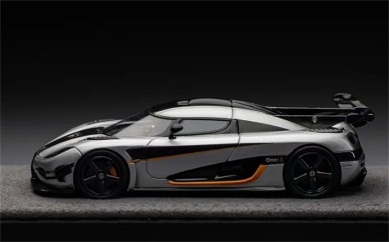 GRYNING Koenigsegg One:1 Silver Black Carbon Limited Edition 699PCS ONLY 1:64 car Pre-built Model view5