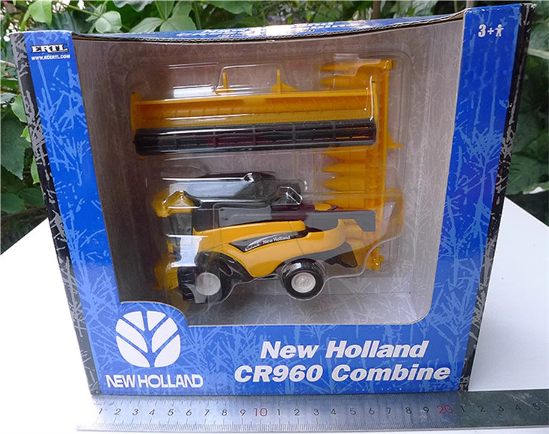 ERTL New Holland CR960 Combine out of print yellow 1:64 Truck Pre-built Model