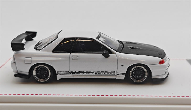 Focal Horizon Nissan Skyline GT-R R32 White Black Cover Limited Edition 699PCS ONLY 1:64 Car Pre-built Model view4
