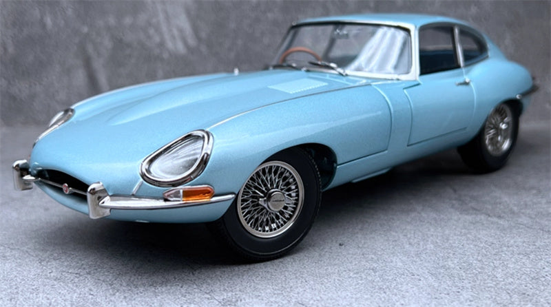 Kyosho Jaguar E-type Coupe silver blue Blue interior 1:18 Car Pre-built Model view1