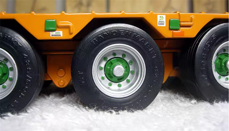 Universal Hobbies Dangreville PE 32 Flatbed trailer Orange 1:32 Truck Pre-built Model