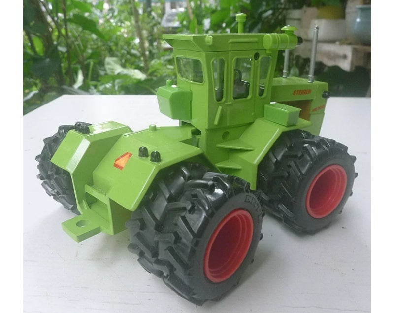 1:64 Steiger  30 YEARS OF 4WD LEADERSHIP ERTL   DIECAST Model
