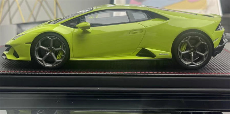 MR Lamborghini Huracan EVO Supercar Green Leather base 1:18 Car Pre-built Model view1