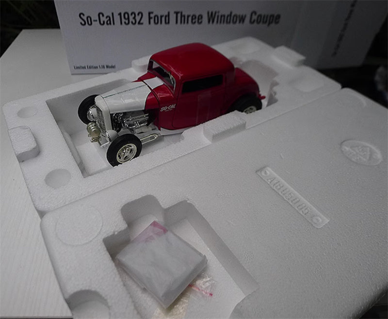 ACME So-Cal 1932 Ford Three Window Coupe red Limited Edition 1:18 Car Pre-built Model