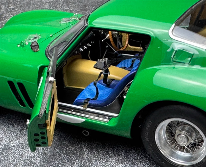 CMC Ferrari 250 GTO Silverstone 1963 David #44 Right hand drive Green Limited Edition 2000PCS ONLY 1:18 Car Pre-built Model view9