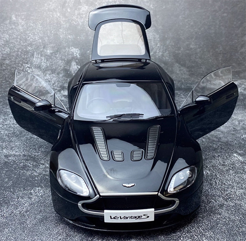 AUTOART Aston Martin V12 Vantage S 2015 black 1:18 Car Pre-built Model view8