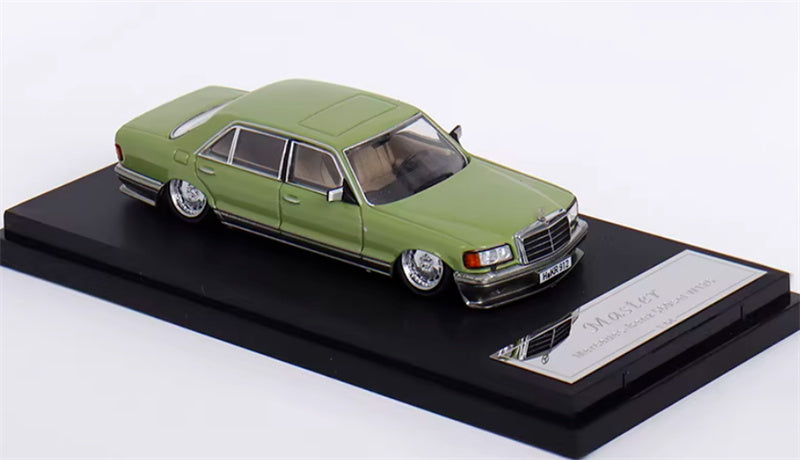 Master Mercedes Benz 560SEL W126 Metal green Low lying version 1:64 Car Pre-built Airliner Model Display view1
