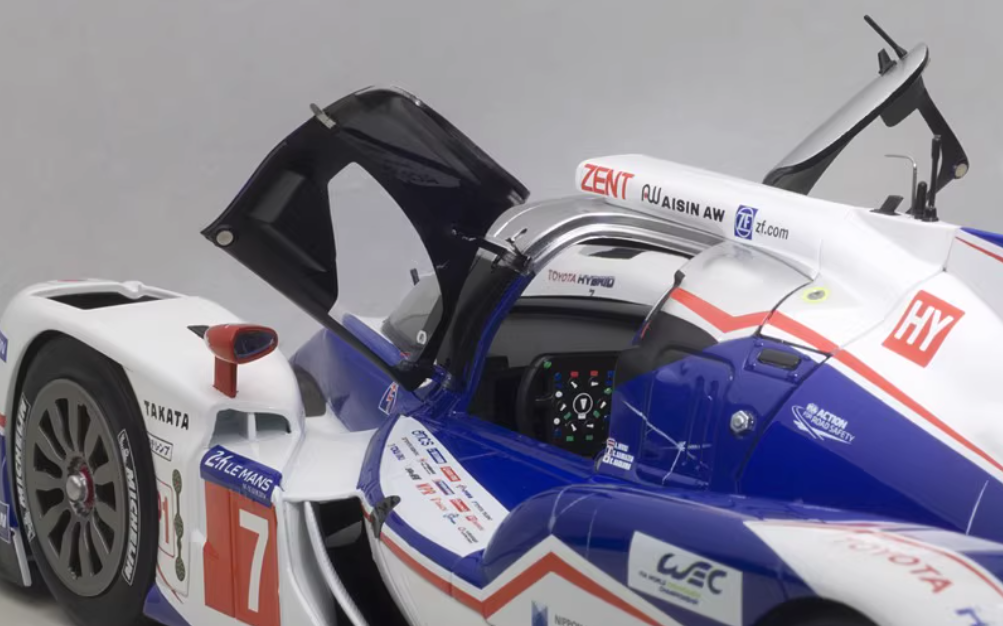 AUTOART Toyota TS040 Hybrid Endurance Race #7 1:18 Car Pre-built Model view8