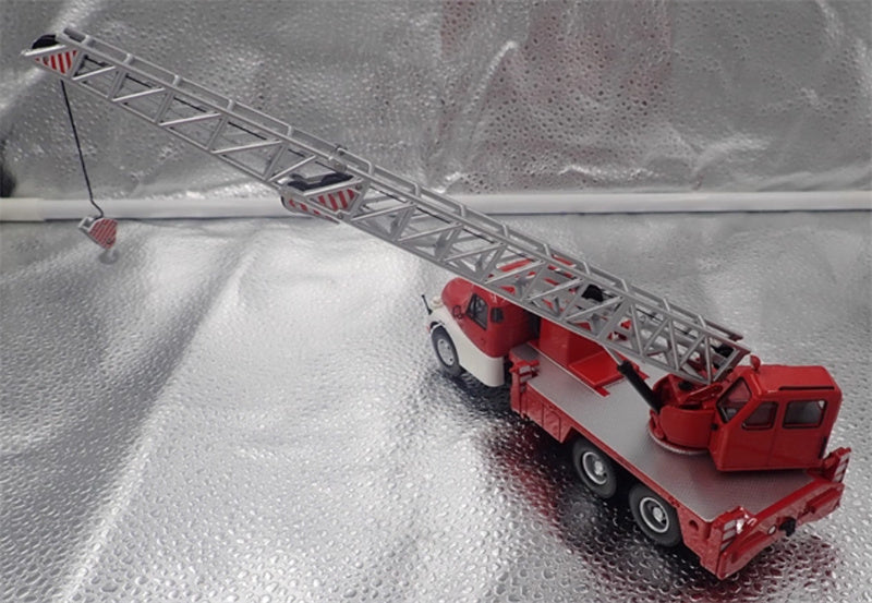 Schuco Tatra T148 Kranwagen Crane Truck Feuerwehr red Limited Edition 750PCS ONLY 1:43 Truck Pre-built Model view7