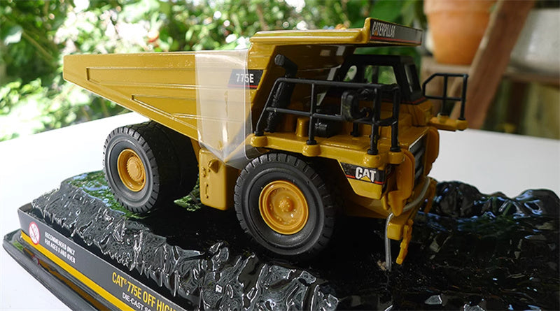 Norscot cat 775E Off Highway Truck yellow 1:64 Truck Pre-built Model