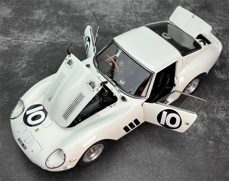 CMC Ferrari 250 GTO Tourist Trophy 1962 (RHD) Hill #10 Limited Edition Off-White 1:18 Car Pre-a Model