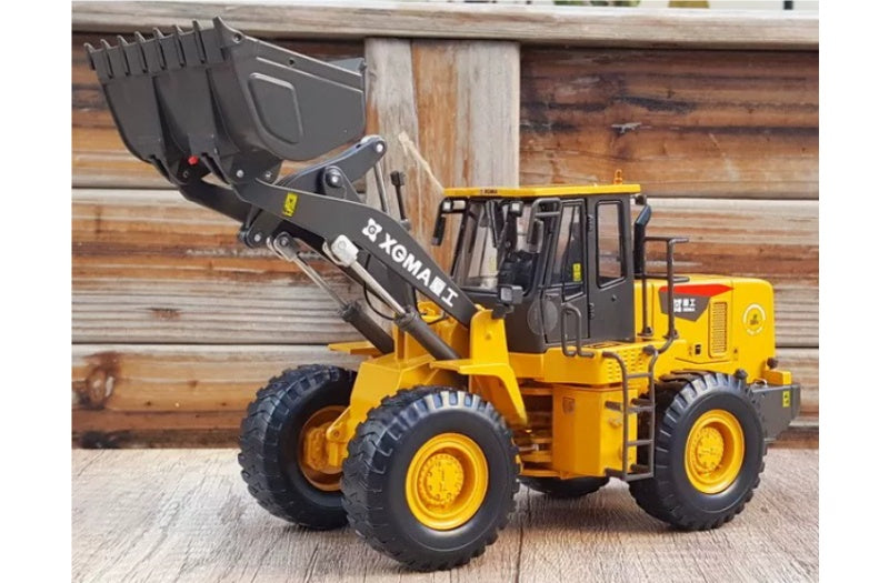 XGMA Machinery Loader Yellow 1:35 Truck Pre-built Airliner Model Display view8