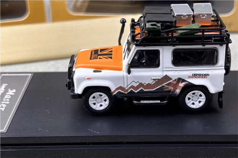 Master Land Rover Defender 90 White yellow lid with Accessories 1:64 Car Pre-built Airliner Model Display view3