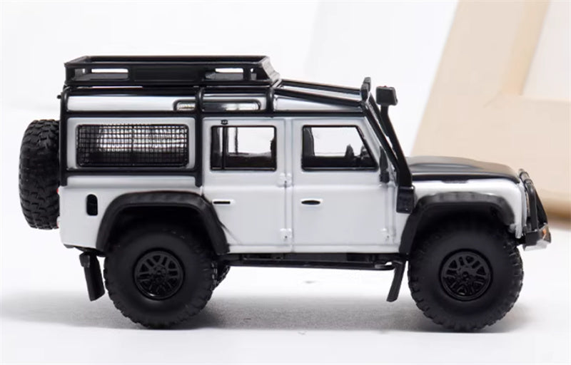 Master & Decode Land Rover Defender 110 4X4 modified white - Black cover 1:64 Car Pre-built Airliner Model Display view3