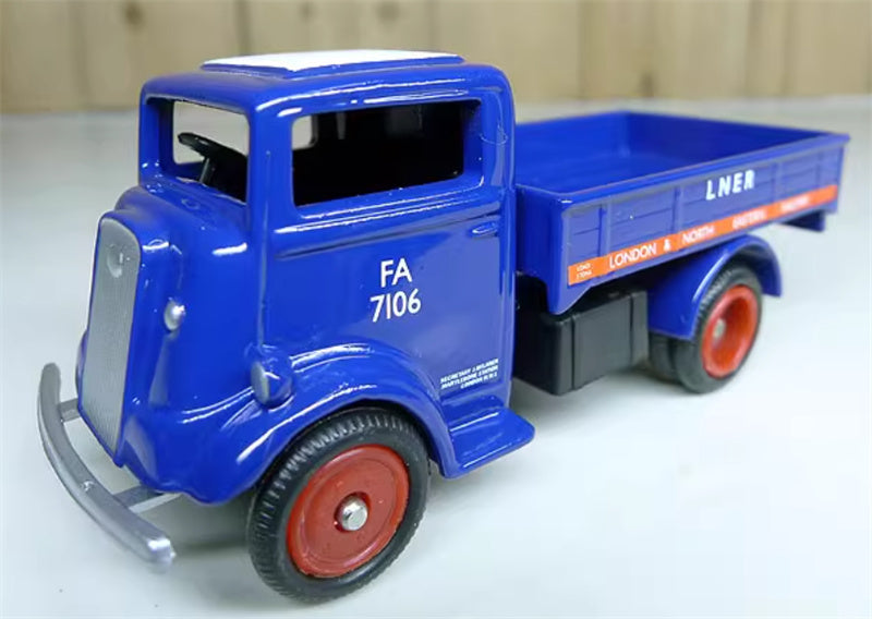 CORGI 7V Truck LNER dark blue 1:76 Truck Pre-built Model