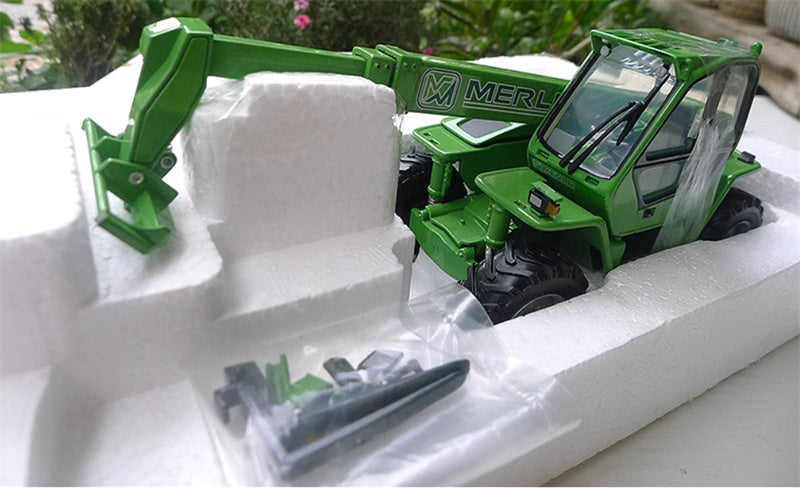 ROS MERLO P38.10 Telescopic Forklift Emerald Green 1:32 Truck Pre-built Model