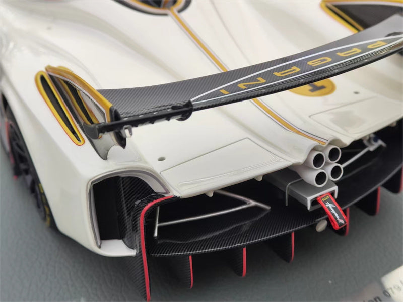 BBR MODELS Pagani Huayra R White Bianco gloss Carbon Roof #1 Limited Edition 100PCS ONLY Leather base 1:18 Car Pre-built Model view4
