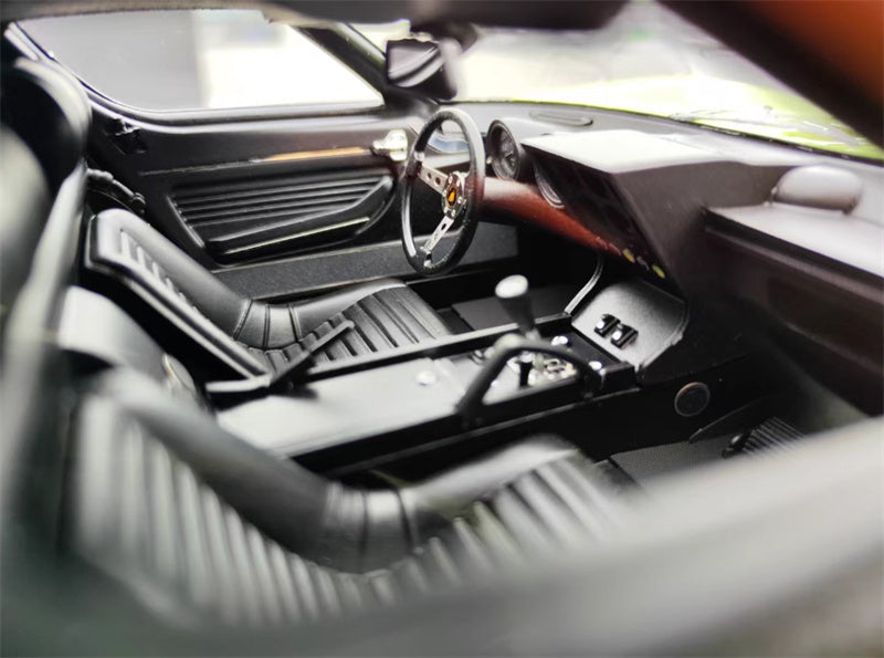 AMALGAM Lamborghini Miura P400 SV green 1:18 Car Pre-built Model view7