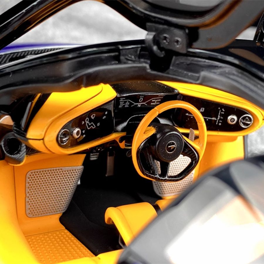 AUTOART MCLAREN SPEEDTAIL Purple 1:18 ABS Car