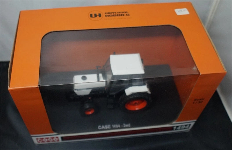 Universal Hobbies CASE 1494-2WD Agricultural Tractor White/Black 1:32 Truck Pre-built Model