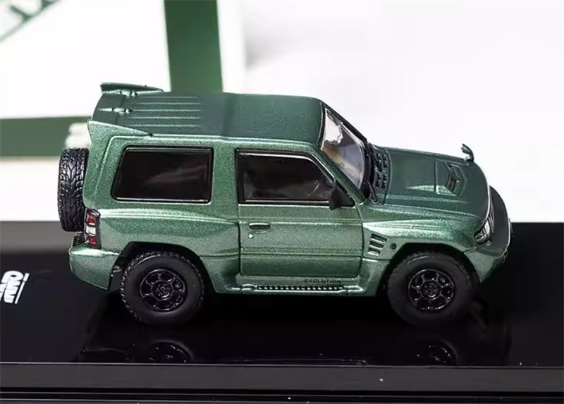 INNO64 Mitsubishi Pajero EVOLUTION Spare Tire Edition Green 1:64 car Pre-built Model view5